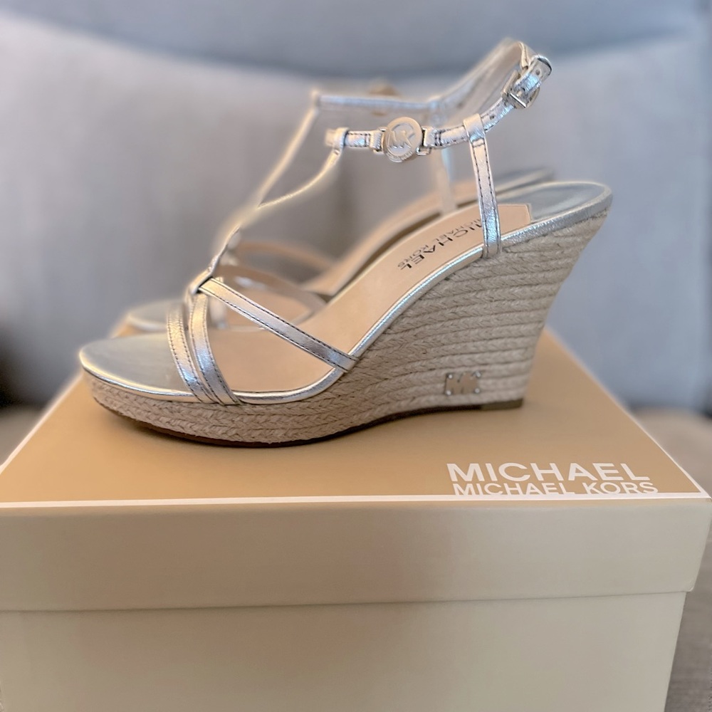 MICHAEL Michael Kors Kira Silver Metallic Wedge Size 8 - Picture 2 of 4